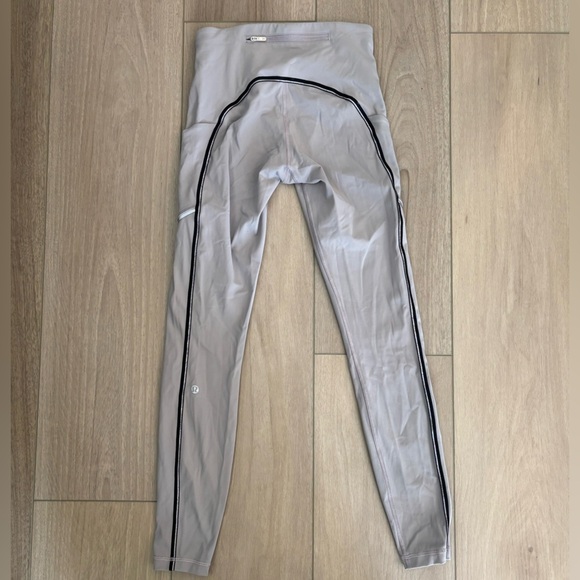 Lululemon Women's Size 4 Speed Up Reflective  Metallic Leggings Grey Pockets - Picture 8 of 13